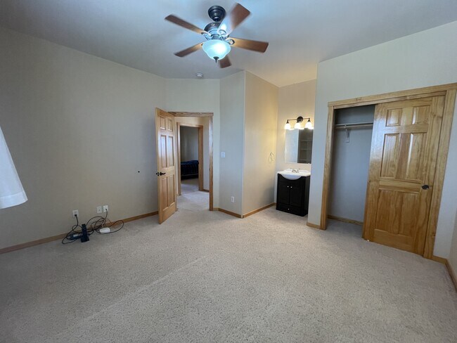 Building Photo - 6809 Chapingo Rd NE