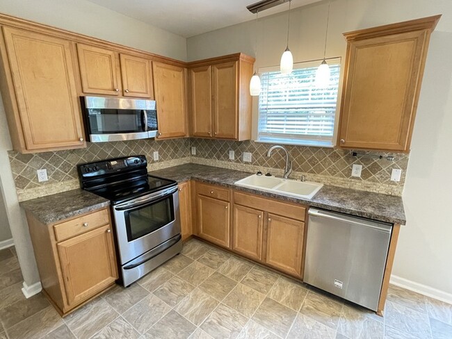 Building Photo - Saundersville Station home with renovation...