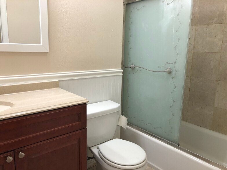 Modern Bathroom - 13 Presidential Dr