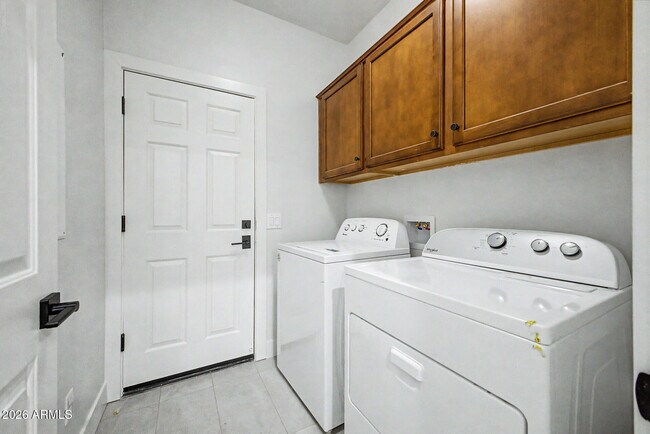 Building Photo - 3113 E Chisum Ln