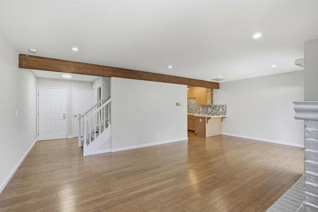 Building Photo - Updated 2BR/2BA Townhome w/ Private Yard, Garage & Laundry