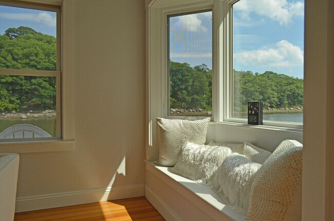Building Photo - Annisquam Rental on the Water: Chester Square