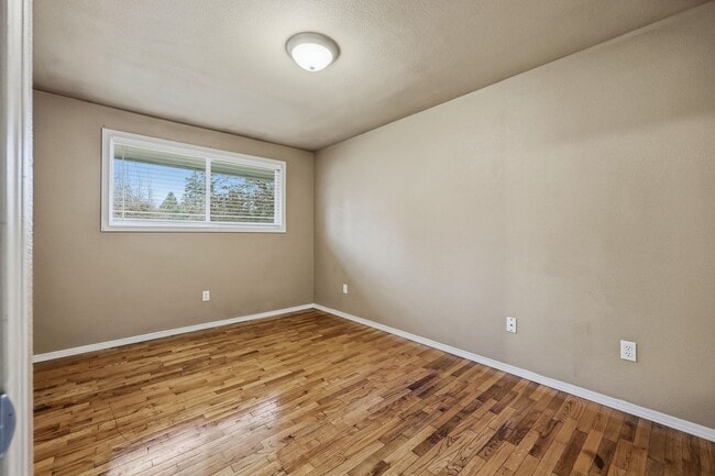 Building Photo - Move in Ready! 3 bedroom 1 bath, North Thurston School District.