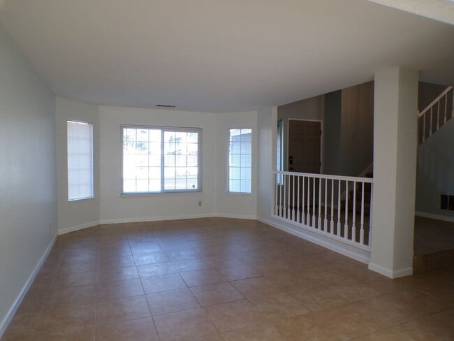 Building Photo - North Modesto Near Mall & Freeway