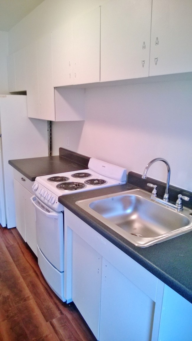 Building Photo - Saunders at the Park