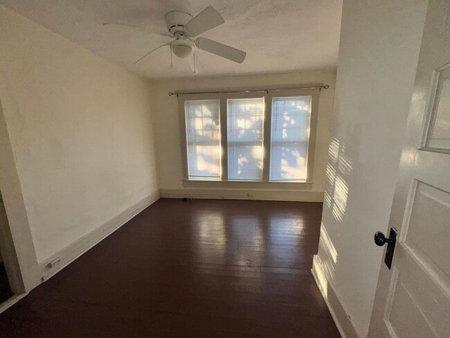 Building Photo - 423 Steele St