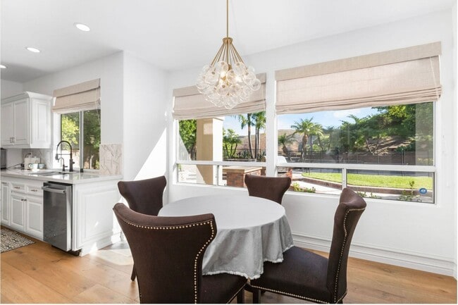 Building Photo - Exquisite Designer 4 Bedroom Home for Rent