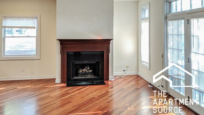 Building Photo - 3114 N Racine Ave