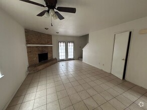 Building Photo - Awesome Townhome in Waco