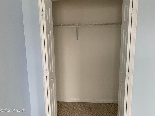 Building Photo - 3 Bed 3.5 Bath Townehome