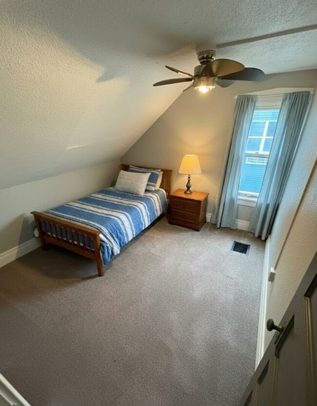 Building Photo - 2 Bed House for Rent!