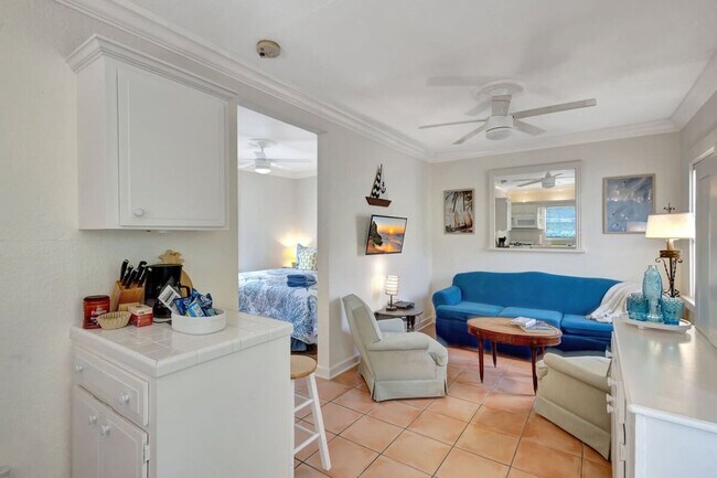 Building Photo - 521 28th St