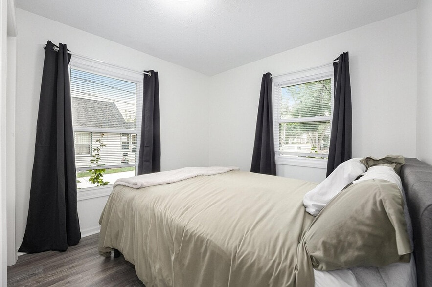 Building Photo - 2115 Oakwood Ave NE