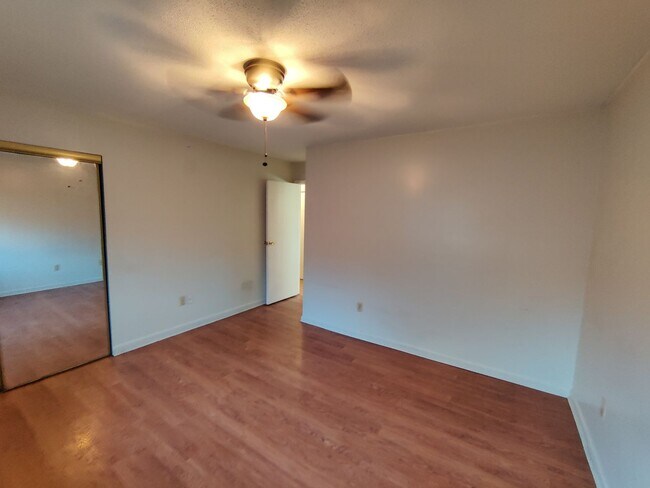 Building Photo - Oakville 218A