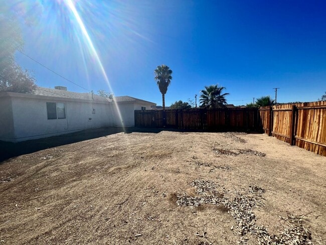 Building Photo - 6565 Mojave Ave