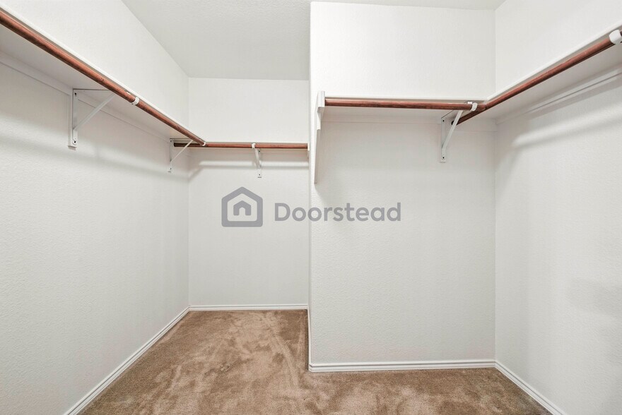 Building Photo - 12744 Northern Pine Dr