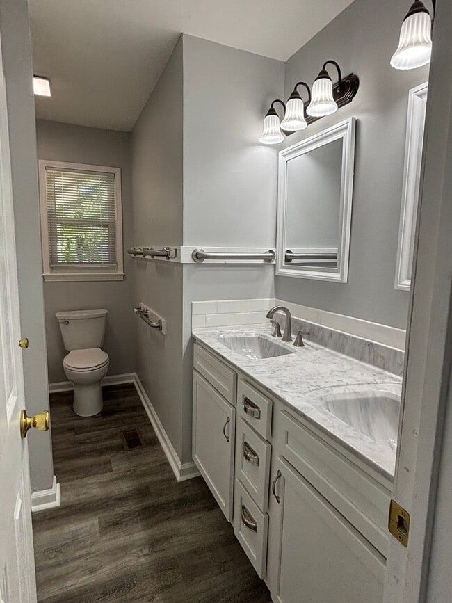 Building Photo - 4 Clark Ct