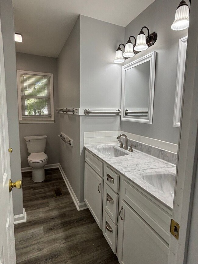 Building Photo - Renovated 3-bedroom convenient to major highways