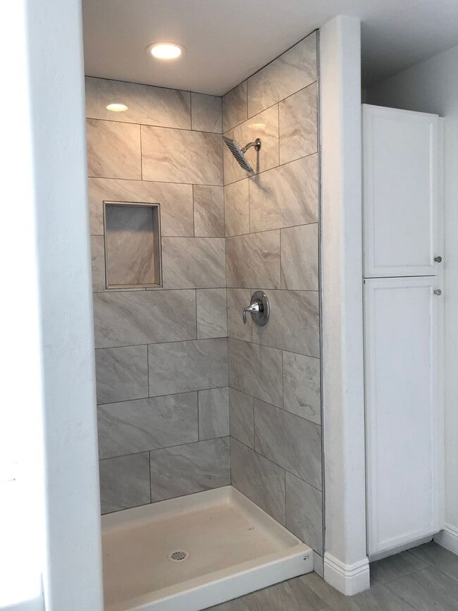 Building Photo - Southwest Bakersfield Home