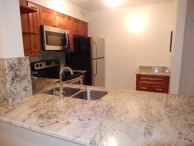 Building Photo - 3017 N Oakland Forest Dr