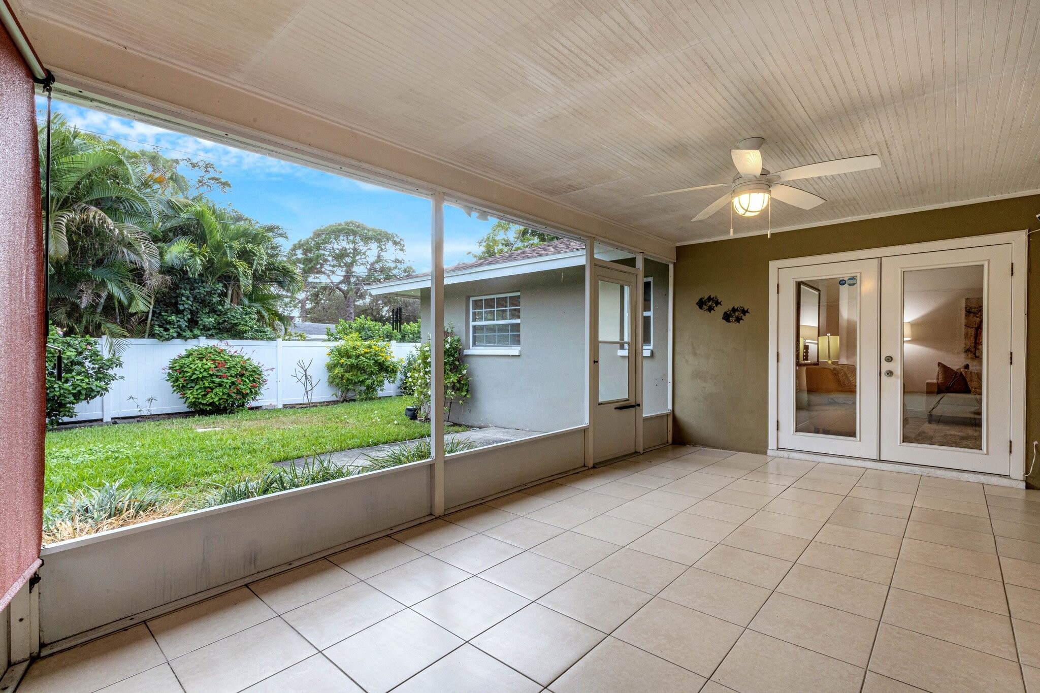 Building Photo - 1100 Pinellas Point Dr S