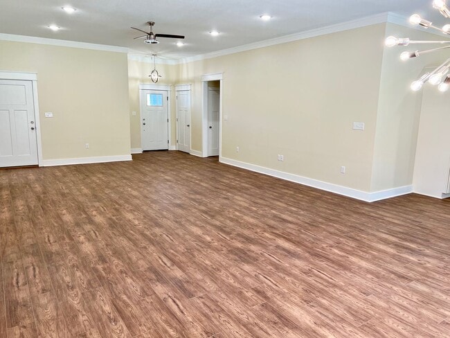 Building Photo - FOR Rent – 3 Bedroom, 2 Bath!