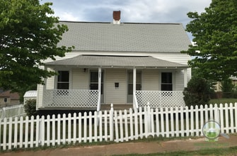 Building Photo - 509 4th Ave