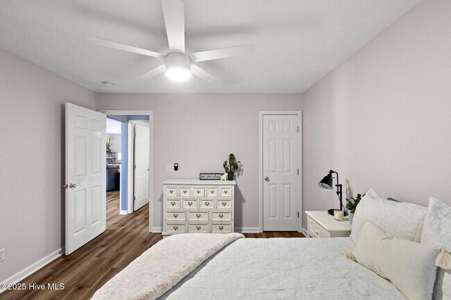 Building Photo - Fully furnished dream condo in Carolina Beach