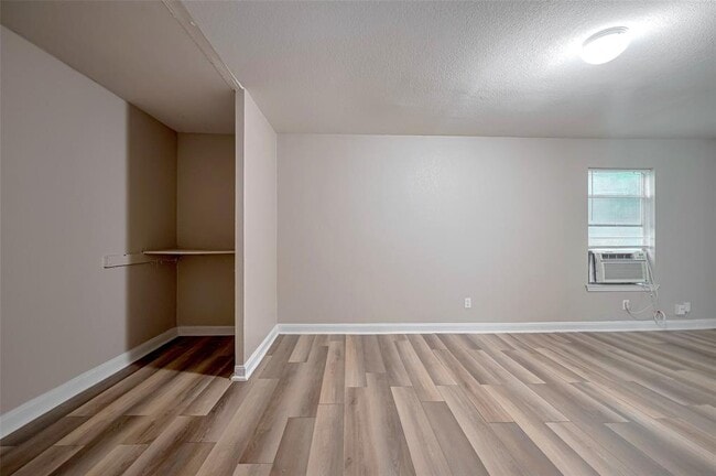 Building Photo - 5118 Plum Dr