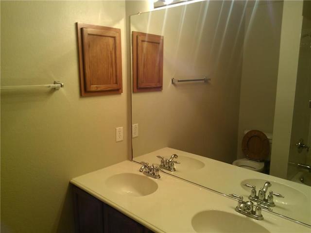 Building Photo - 633 Blue Sky Dr