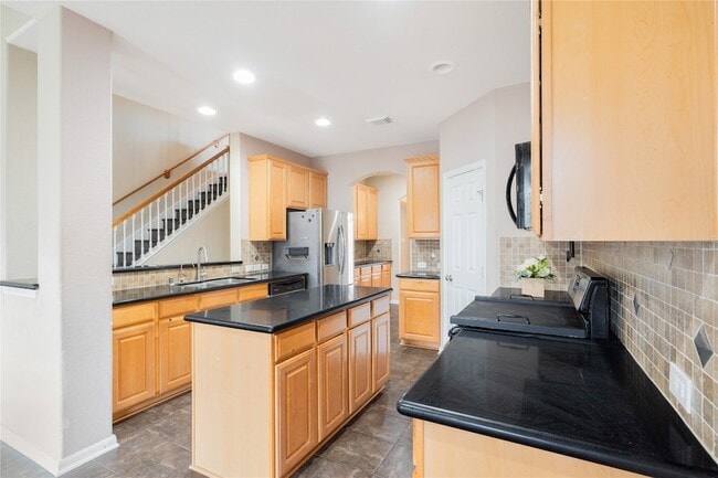 Building Photo - 16622 Dover Mills Dr