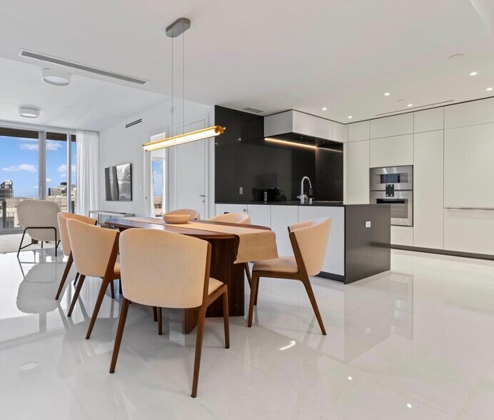 Building Photo - 300 Biscayne Boulevard Way