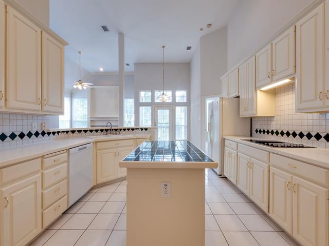 Building Photo - 8611 Forest Glen Dr