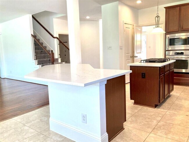 Building Photo - 8127 Caroline Ridge Dr