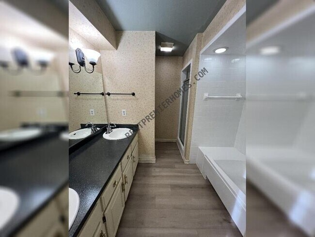 Building Photo - 805 Woodward Ave