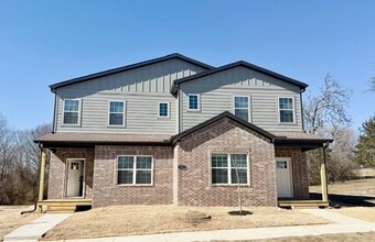 Building Photo - 1521 S Duncan Ave