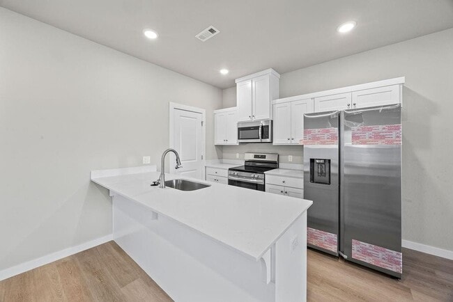 Building Photo - 1801 SW Poigai Wy