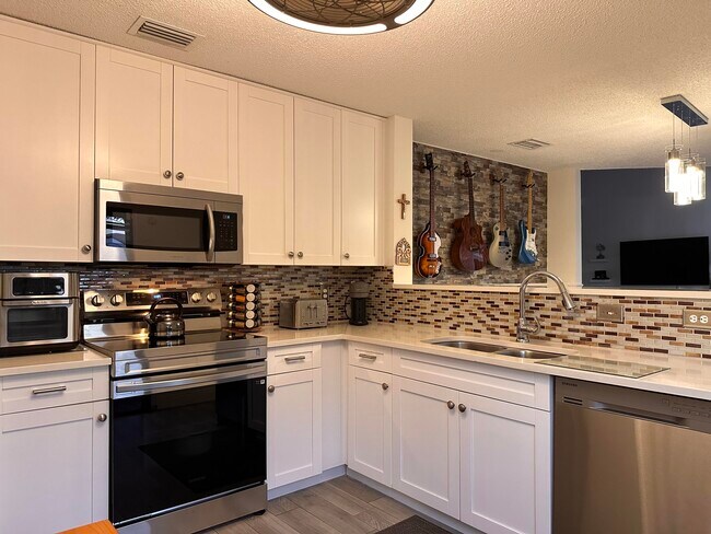Building Photo - 1728 Shoreside Cir