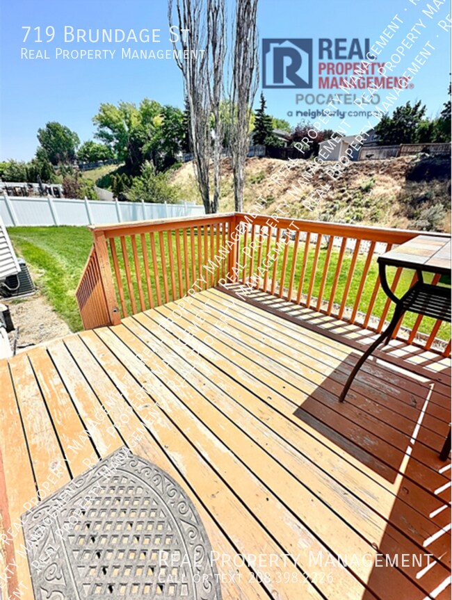 Building Photo - 719 Brundage St