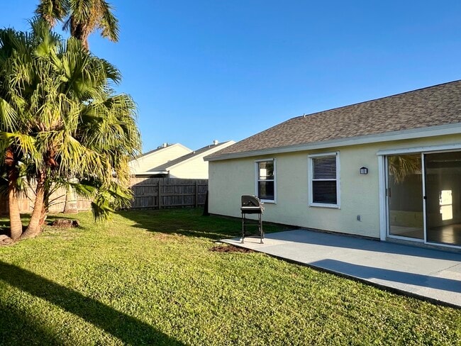 Building Photo - 7787 Ridgewood Dr