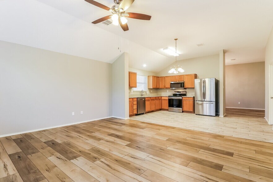 Building Photo - 1082 Magnolia Ln