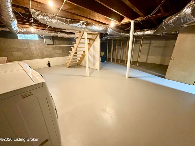 Building Photo - 2219 Woodbourne Ave