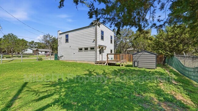 Building Photo - 1198 Green Hill Dr
