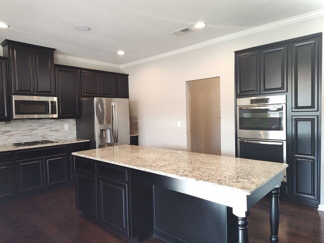 Building Photo - Georgeous 3 bedroom, 2.5 bathroom home located in the Stafford at Longtree community!