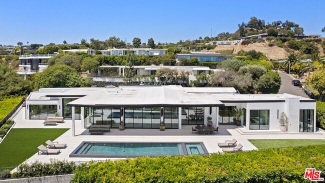 Building Photo - 365 Trousdale Pl