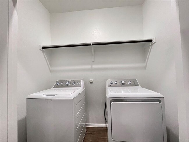 Building Photo - 2408 Nightview Dr