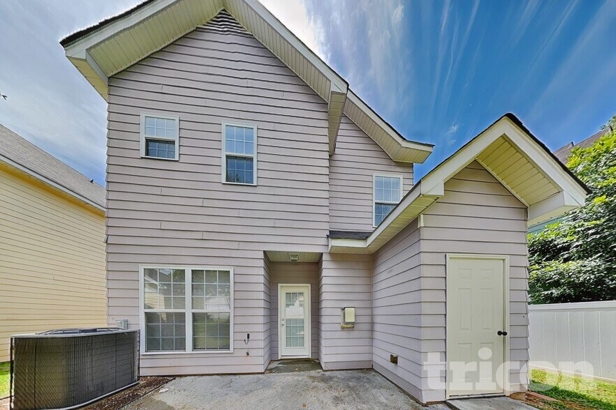 Building Photo - 6723 Dunton St