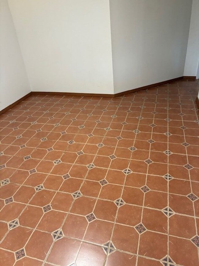 Building Photo - LAKE FRONT PARADISE