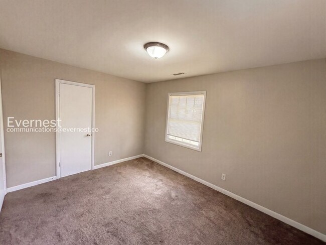 Building Photo - 208 Von Dale Dr