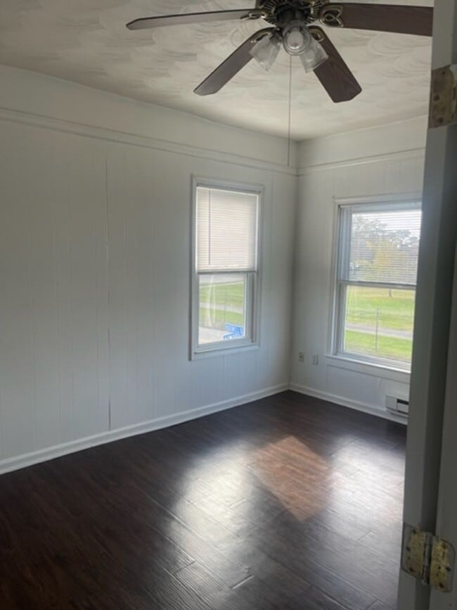 Building Photo - FOR RENT WILLOUBHY AREA!